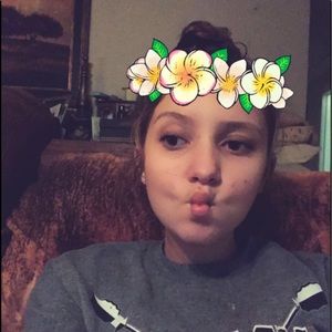 Meet your Posher, Annissa